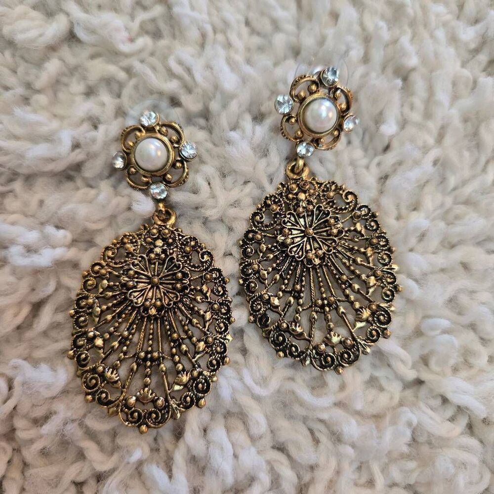 NEW Gold Fillagree Chandelier Earrings Pearl & Rhinestone Accent Post Back